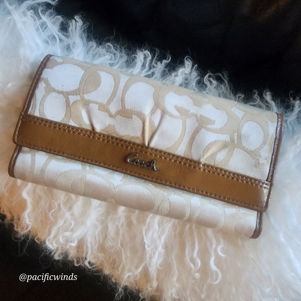 TRIFOLD COACH SIGNATURE CREAM and BROWN WALLET ClLASSIC MONOGRAM LONG ☆